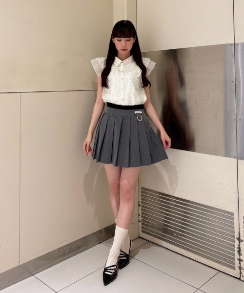 REDYAZEL(レディアゼル)の「Wベルトワイドプリーツミニスカート(スカート・レディース・ベージュ/ブラック/グレー・FREE)」の10枚目の写真