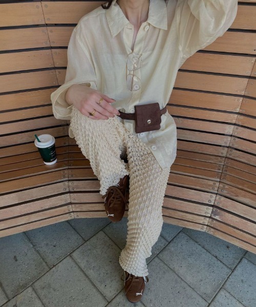 ISOOK（アイスー）の「スエードポーチベルト(kiharu select) / ウエストポーチ 細ベルト ミニバッグ 合皮 合成皮革 ブラウン ブラック 茶 黒（ベルト・レディース・ブラック/ブラウン・FREE）」の2枚目の写真