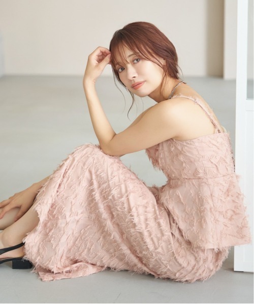 mysty woman（ミスティウーマン）の「カットジャガードペプラムキャミワンピース　583339（ワンピース・レディース・ブラック/アイボリー/ピンクベージュ・FREE）」の3枚目の写真