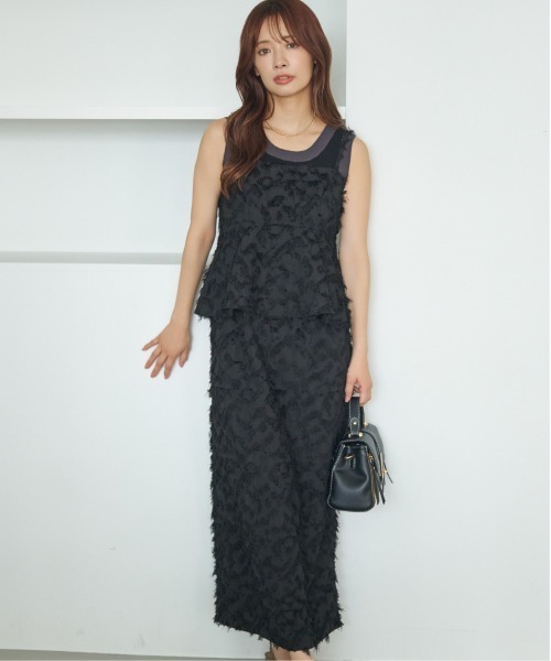 mysty woman（ミスティウーマン）の「カットジャガードペプラムキャミワンピース　583339（ワンピース・レディース・ブラック/アイボリー/ピンクベージュ・FREE）」の2枚目の写真