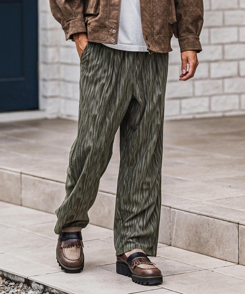 CAMBIO(カンビオ)の「mp13916-Spotted Print Corduroy Tuck Pants コーデュロイパンツ(その他パンツ・メンズ・ブラック/カーキ/グレイッシュベージュ・S/M/L)」の3枚目の写真