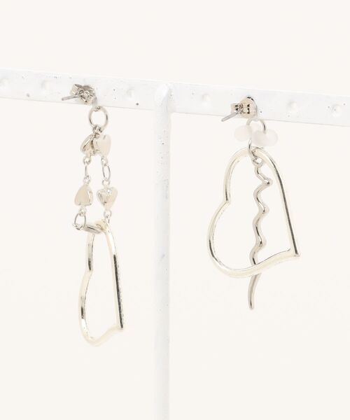 tone(トーン)の「【YM】大人可愛いシルバー×チェーンハート サージカルステンレスピアス(MA)(ピアス(両耳用)・レディース・シルバー・FREE)」の3枚目の写真