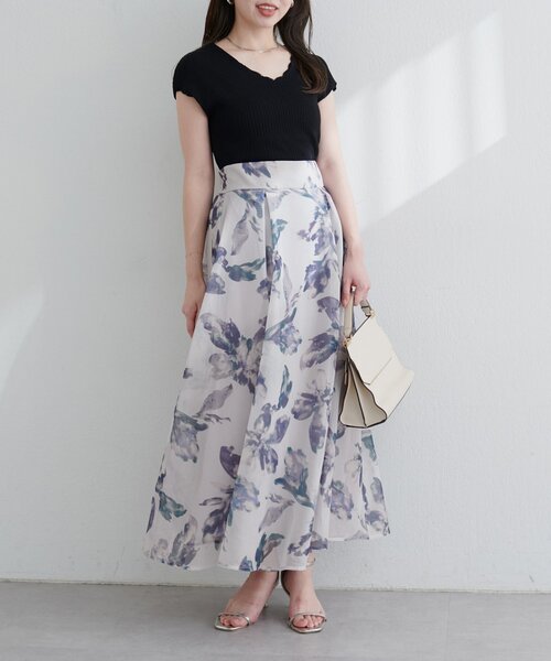 natural couture（ナチュラルクチュール）の「大花プリントメッシュスカート（スカート・レディース・ネイビー/オフホワイト/サックスブルー・FREE）」の8枚目の写真