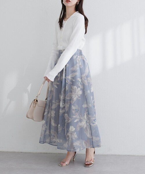 natural couture（ナチュラルクチュール）の「大花プリントメッシュスカート（スカート・レディース・ネイビー/オフホワイト/サックスブルー・FREE）」の5枚目の写真
