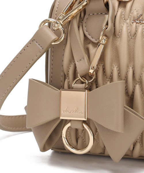 dazzlin（ダズリン）の「【dazzlin/ダズリン】リボンチャーム付 ギャザーシャーリングミニボストンバッグ（ボストンバッグ・レディース・ブラック/ベージュ/アイボリー・FREE）」の18枚目の写真