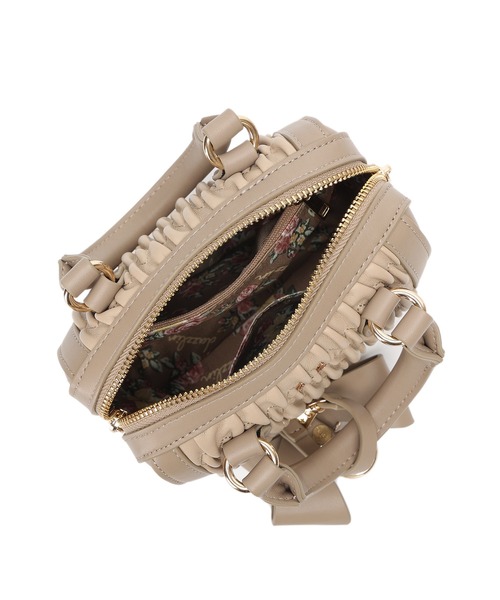 dazzlin（ダズリン）の「【dazzlin/ダズリン】リボンチャーム付 ギャザーシャーリングミニボストンバッグ（ボストンバッグ・レディース・ブラック/ベージュ/アイボリー・FREE）」の4枚目の写真