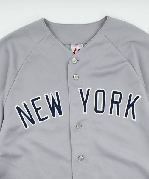 NBA/NFL/NHL/MLB（エヌビーエーエヌエフエルエヌエイチエルエムエルビー）の「【USED】Y2K Majestic “New York Yankees” ゲームシャツ（シャツ/ブラウス・メンズ・グレー・MEDIUM）」の2枚目の写真
