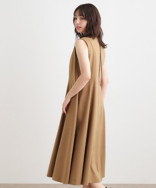 LAURA ASHLEY(ローラアシュレイ)の「【ツイルストレッチ/洗える】Vネックフレアジャンスカ(ワンピース・レディース・ブラウン系その他2/ネイビー・38)」の1枚目の写真