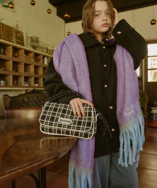 Unitage(ユニテージ)の「ロゴ刺繍配色ボリュームマフラー(マフラー・レディース・グレー/パープル/レッド/ピンク/ブラウン・FREE)」の13枚目の写真