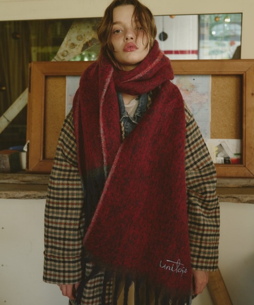 Unitage(ユニテージ)の「ロゴ刺繍配色ボリュームマフラー(マフラー・レディース・グレー/パープル/レッド/ピンク/ブラウン・FREE)」の20枚目の写真