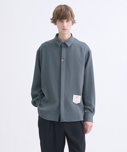 CULLNI（クルニ）の「【CULLNI】別注 Minimal Pocket L/S PLEATS SHIRTS（シャツ/ブラウス・メンズ・ブラウン/ブラック/ダークグレー・1/2）」の2枚目の写真