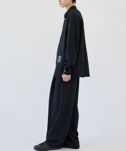 CULLNI（クルニ）の「【CULLNI】別注 Minimal Pocket L/S PLEATS SHIRTS（シャツ/ブラウス・メンズ・ブラウン/ブラック/ダークグレー・1/2）」の5枚目の写真