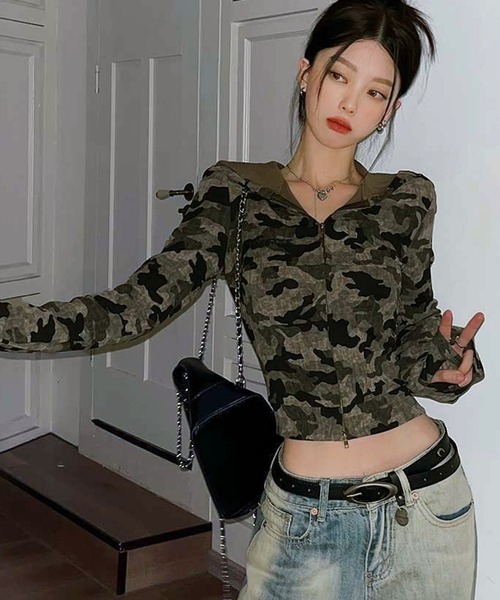 VIBGYOR(ヴィブジョー)の「カモフラ柄フィットフードトップス/Y2K韓国ストリート ショート(CZ)(パーカー・レディース・カモフラージュ・MEDIUM/LARGE)」の2枚目の写真