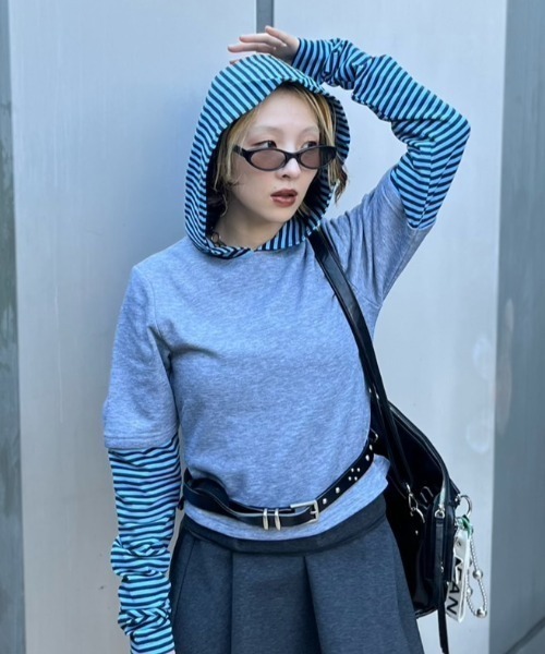 JEANASIS（ジーナシス）の「【25quee】ボーダーレイヤードフーディ/594907（パーカー・レディース・レッド系その他/グレー系その他/ネイビー系・FREE）」の2枚目の写真