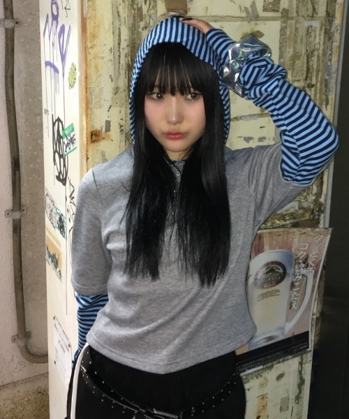 JEANASIS（ジーナシス）の「【25quee】ボーダーレイヤードフーディ/594907（パーカー・レディース・レッド系その他/グレー系その他/ネイビー系・FREE）」の18枚目の写真