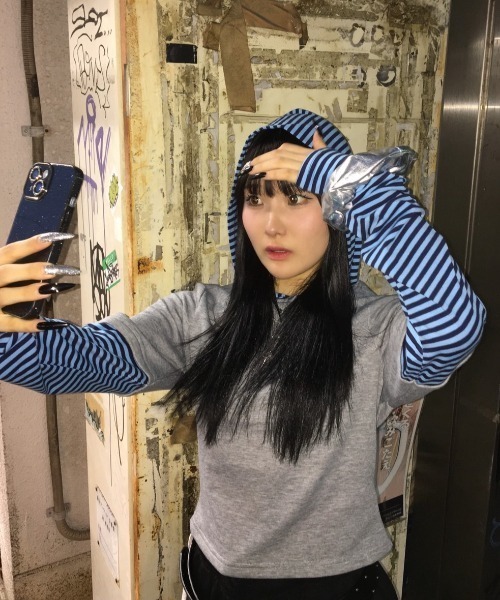 JEANASIS（ジーナシス）の「【25quee】ボーダーレイヤードフーディ/594907（パーカー・レディース・レッド系その他/グレー系その他/ネイビー系・FREE）」の20枚目の写真