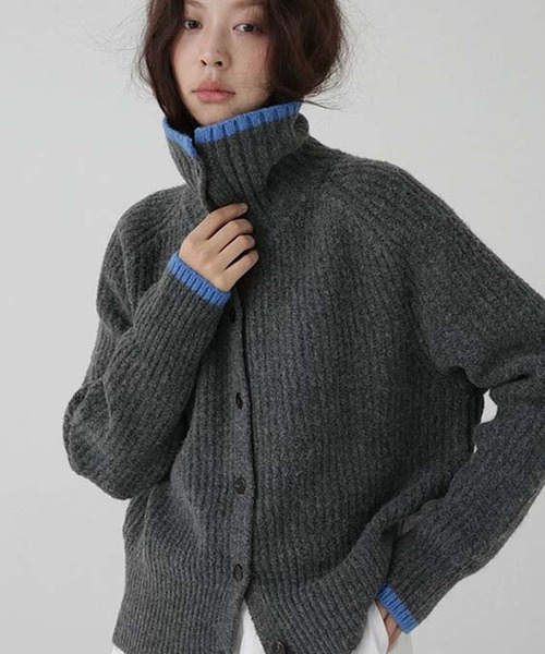 LAFFMO（ラフモ）の「配色ライン襟付きニットカーディガン（カーディガン/ボレロ・レディース・ダークグレー/ブラウン・F）」の2枚目の写真