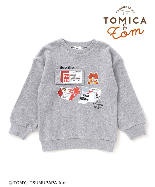 SLAP SLIP（スラップスリップ）の「【トミカとトム×SLAPSLIPコラボアイテム】はたらくくるまピラっとめくれるトレーナー(80~120cm)（スウェット・キッズ・レッド/グレー・100cm/80ｃｍ/90cm/110cm/120cm）」の2枚目の写真