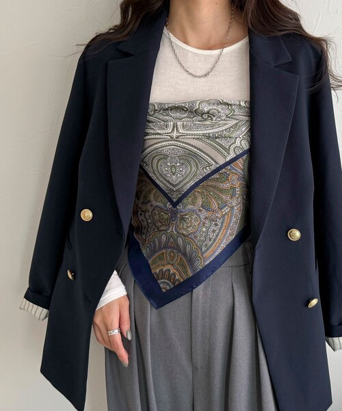 fredy emue（フレディエミュ）の「縁取りプリントスカーフ（バンダナ/スカーフ・レディース・ブルー系その他7/ホワイト系その他5/ブラウン系その他・FREE）」の3枚目の写真