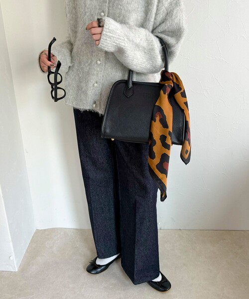 fredy emue（フレディエミュ）の「縁取りプリントスカーフ（バンダナ/スカーフ・レディース・ブルー系その他7/ホワイト系その他5/ブラウン系その他・FREE）」の11枚目の写真