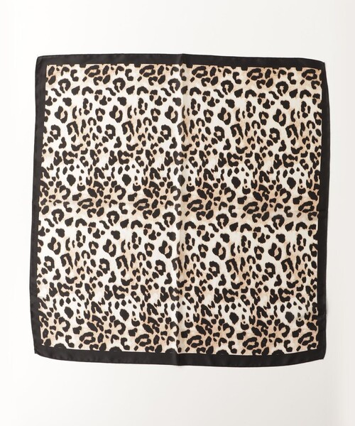 fredy emue（フレディエミュ）の「縁取りプリントスカーフ（バンダナ/スカーフ・レディース・ブルー系その他7/ホワイト系その他5/ブラウン系その他・FREE）」の5枚目の写真