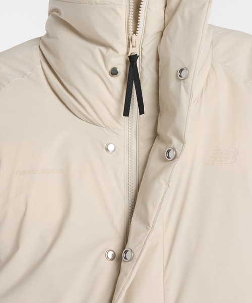 NEW BALANCE（ニューバランス）の「NB GREY ダウンミドルジャケット（ダウンジャケット/コート・メンズ・ブラック/グレイッシュベージュ・SMALL/MEDIUM/LARGE/X-LARGE/XX-LARGE）」の10枚目の写真