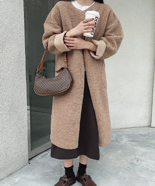 FREE STYLISTS(フリー スタイリスト)の「YUGA_YGMC Boa material collarless mid-length coat(モッズコート・レディース・ブラウン/ベージュ・FREE)」の2枚目の写真