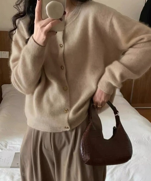 LAFFMO（ラフモ）の「クルーネックゴールドボタンニットカーディガン（カーディガン/ボレロ・レディース・ブラウン/ベージュ/オフホワイト・F）」の3枚目の写真
