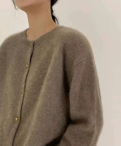 LAFFMO（ラフモ）の「クルーネックゴールドボタンニットカーディガン（カーディガン/ボレロ・レディース・ブラウン/ベージュ/オフホワイト・F）」の6枚目の写真