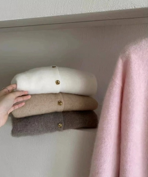 LAFFMO（ラフモ）の「クルーネックゴールドボタンニットカーディガン（カーディガン/ボレロ・レディース・ブラウン/ベージュ/オフホワイト・F）」の9枚目の写真