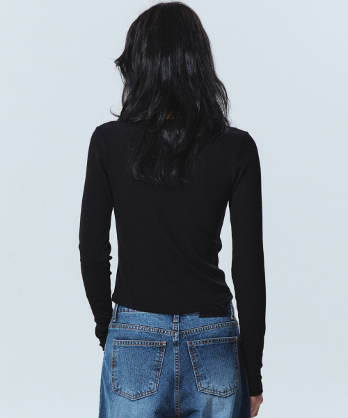 NICK&NICOLE(ニックアンドニコール)の「RIBBED SEMI CROP ROUND TOP_BLACK(Tシャツ/カットソー・レディース・その他・MEDIUM/LARGE)」の3枚目の写真