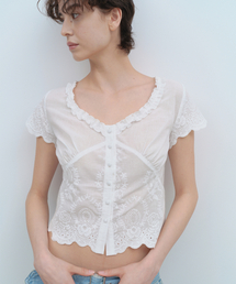 MILLO WOMEN（ミロウーマン）の「Scalloped Lace Blouse [White]（シャツ/ブラウス・レディース）」
