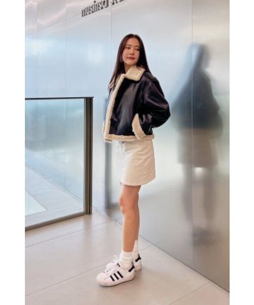 MUSINSA STANDARD WOMAN（ムシンサスタンダードウーマン）の「ウィメンズ シンセティックレザー シアリングジャケット [ブラック]（ムートンコート・レディース・その他・SMALL/MEDIUM）」の6枚目の写真
