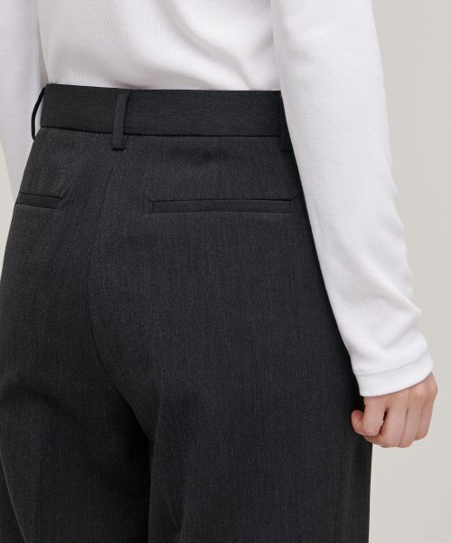 MUSINSA STANDARD WOMAN（ムシンサスタンダードウーマン）の「レディース軽量ストレート隠しバンディングスラックス[チャコールグレー]（スラックス・レディース・その他・24/25/34/32/30/31/26/27/28/29）」の4枚目の写真