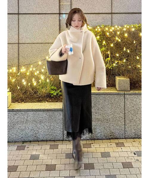 LAGUNAMOON(ラグナムーン)の「ヘムレースレイヤードハイウエストエコレザースカート(スカート・レディース・ブラウン/ブラック・SMALL/MEDIUM)」の11枚目の写真