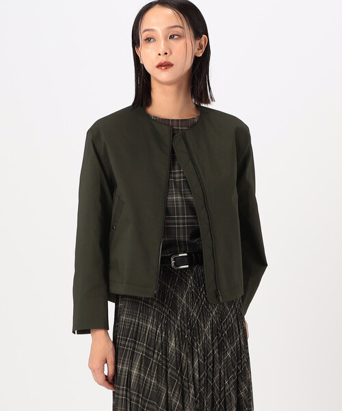 K.T KIYOKO TAKASE(キヨコタカセ)の「〔 TALLサイズ 〕 ポリエステルストレッチシャンブレー ノーカラー・MA-1ブルゾン(ブルゾン・レディース・カーキ・15号)」の1枚目の写真