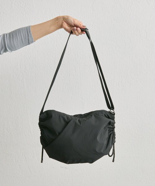 ear PAPILLONNER（イアパピヨネ）の「《撥水/超軽量300g》ドロストショルダーバッグ（ショルダーバッグ・レディース・ブラック/カーキ/サックスブルー・FREE）」の7枚目の写真