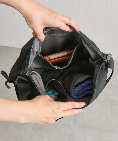 ear PAPILLONNER（イアパピヨネ）の「《撥水/超軽量300g》ドロストショルダーバッグ（ショルダーバッグ・レディース・ブラック/カーキ/サックスブルー・FREE）」の13枚目の写真