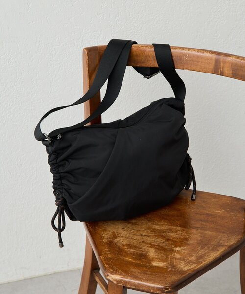 ear PAPILLONNER（イアパピヨネ）の「《撥水/超軽量300g》ドロストショルダーバッグ（ショルダーバッグ・レディース・ブラック/カーキ/サックスブルー・FREE）」の15枚目の写真