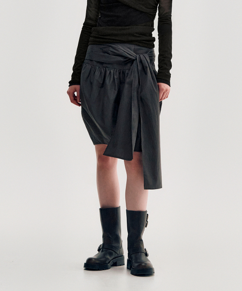 KIMZISU(キムジス)の「Pleated Tie Volume Skirt _ GREY(スカート・レディース・グレー系・SMALL/MEDIUM/LARGE)」の4枚目の写真