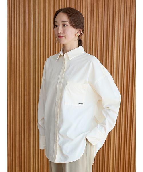 emmi（エミ）の「emmiロゴ刺繍シャツ（シャツ/ブラウス・レディース・チェック/クリーム/ブルー・F）」の2枚目の写真