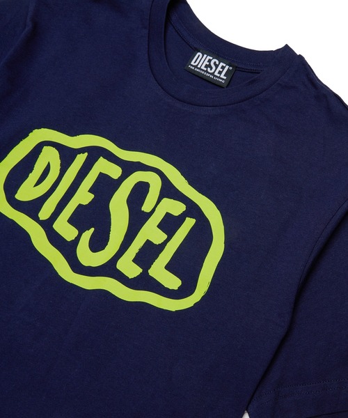 DIESEL KIDS(ディーゼルキッズ)の「DIESEL(ディーゼル)Kids & Junior ブランドロゴ半袖Tシャツカットソー(Tシャツ/カットソー・キッズ・ブラック/レッド/ホワイト/ネイビー/イエロー・16Y/14Y/12Y/10Y/8Y/6Y/4Y)」の7枚目の写真