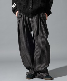 LAND MUSEUM（ランドミュージアム）の「LAND MUSEUM／バレルタックストライプパンツ（スラックス）」