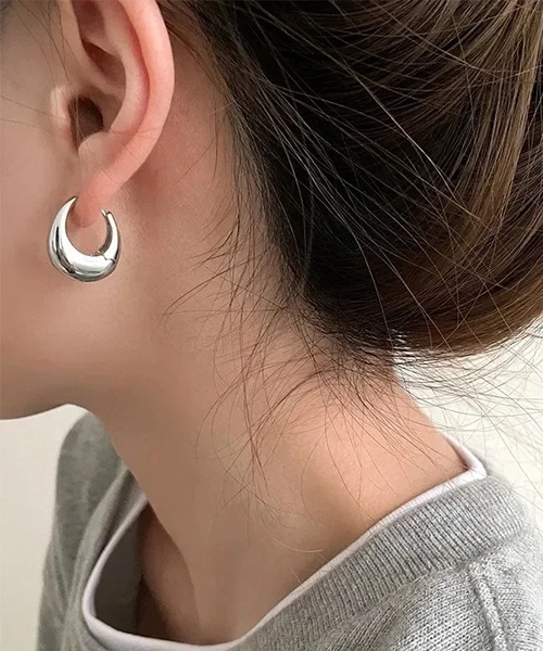 VIBGYOR(ヴィブジョー)の「ボリューム フープピアス / シルバー・ゴールド 2カラー展開 両耳用(DAY)(ピアス(両耳用)・レディース・シルバー/ゴールド・FREE)」の4枚目の写真