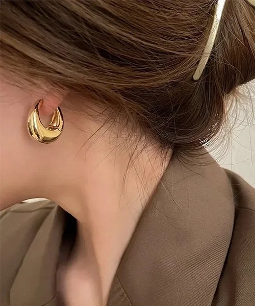 VIBGYOR(ヴィブジョー)の「ボリューム フープピアス / シルバー・ゴールド 2カラー展開 両耳用(DAY)(ピアス(両耳用)・レディース・シルバー/ゴールド・FREE)」の6枚目の写真