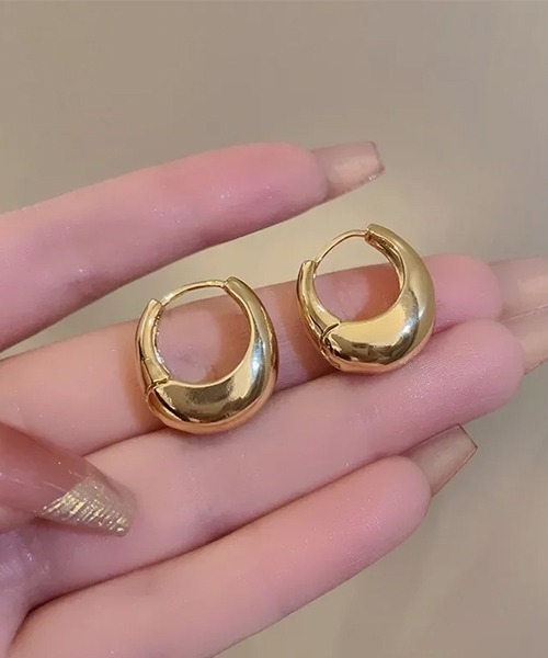 VIBGYOR(ヴィブジョー)の「ボリューム フープピアス / シルバー・ゴールド 2カラー展開 両耳用(DAY)(ピアス(両耳用)・レディース・シルバー/ゴールド・FREE)」の7枚目の写真