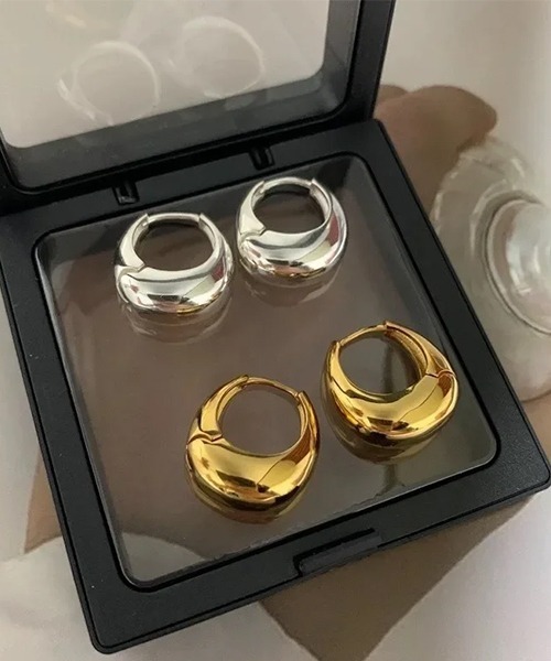 VIBGYOR(ヴィブジョー)の「ボリューム フープピアス / シルバー・ゴールド 2カラー展開 両耳用(DAY)(ピアス(両耳用)・レディース・シルバー/ゴールド・FREE)」の9枚目の写真