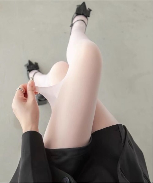 Burner(バーナー)の「【OKUOKU 0909】 oku-tights-12-3(タイツ/ストッキング・レディース・パープル/スカイブルー/ダークパープル/ベビーピンク/ライトベージュ/ブラック/ライトイエロー/ブルー/グレー/レッド/ベージュ系その他/ホワイト/グリーン系その他・FREE)」の12枚目の写真