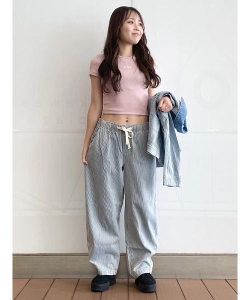 GAP(ギャップ)の「ミッドライズ スーパーソフト ストライプ プルオン バレルデニム(デニムパンツ・レディース・ブルー・XS/XXS/L/M/S)」の3枚目の写真