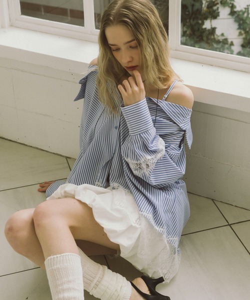 archives（アルシーヴ）の「レースコンビ２ｗａｙオフショルシャツ（シャツ/ブラウス・レディース・ブルー/ロイヤルブルー/ベージュ・MEDIUM）」の12枚目の写真